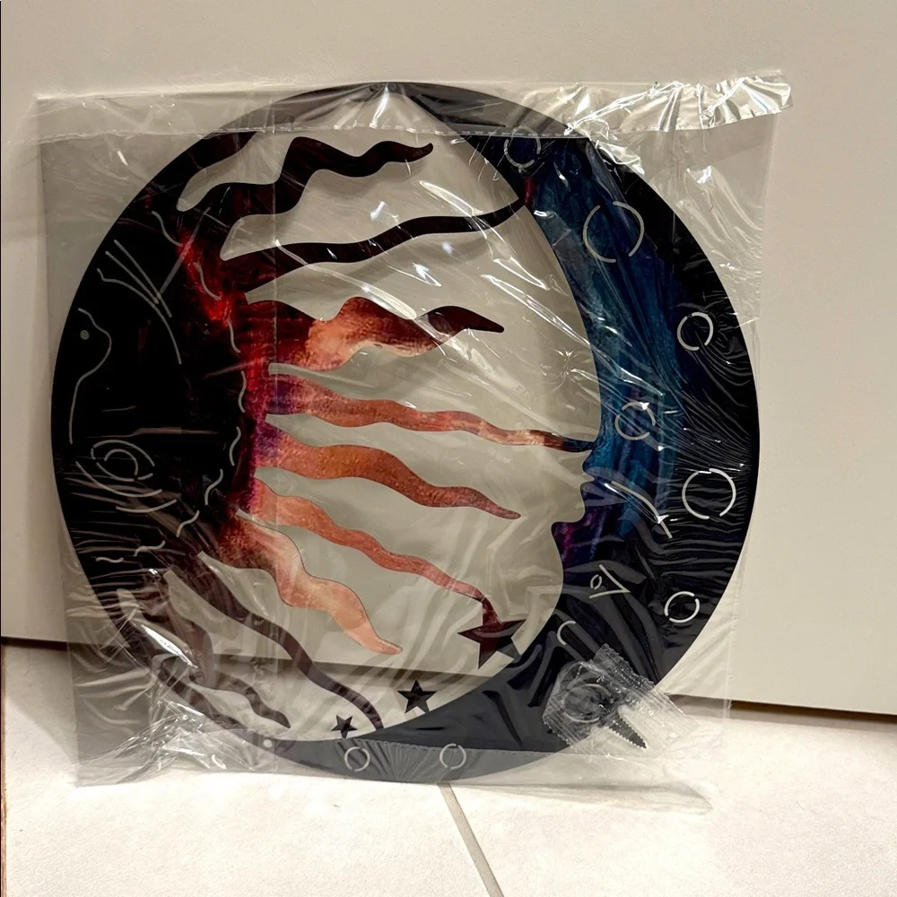 Metal Cut-Out Sun and Moon Decor NEW 🏷️